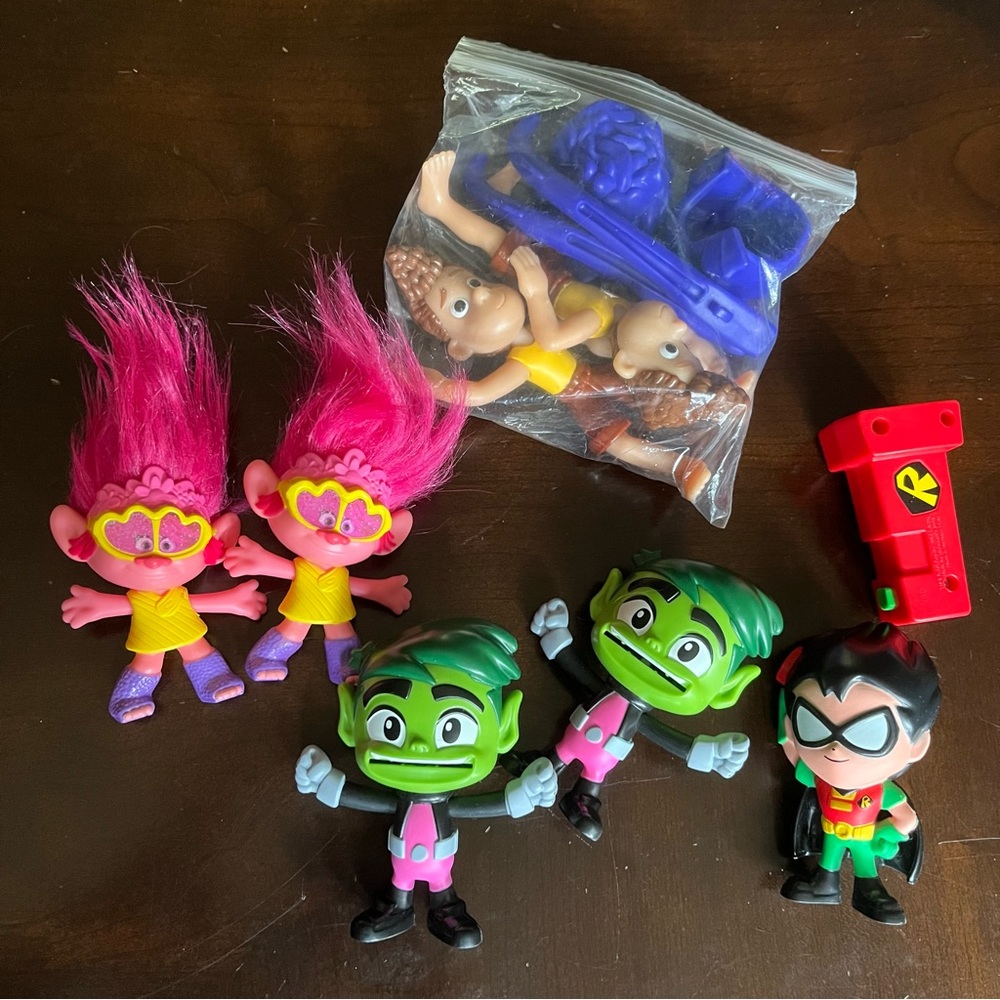 McDonald Happy Meal Toys, Teen Titans Robin/Beast Boy, Trolls